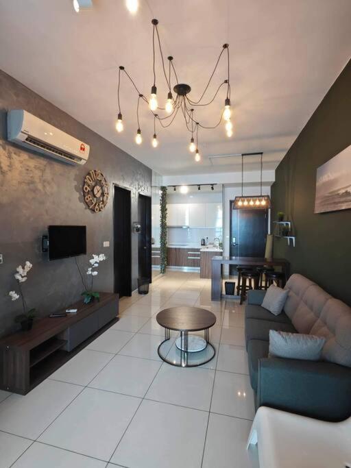 Centre,2br 2bt 7pax, 5min Ciq Apartment *