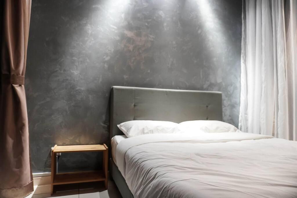 Centre,2br 2bt 7pax, 5min Ciq