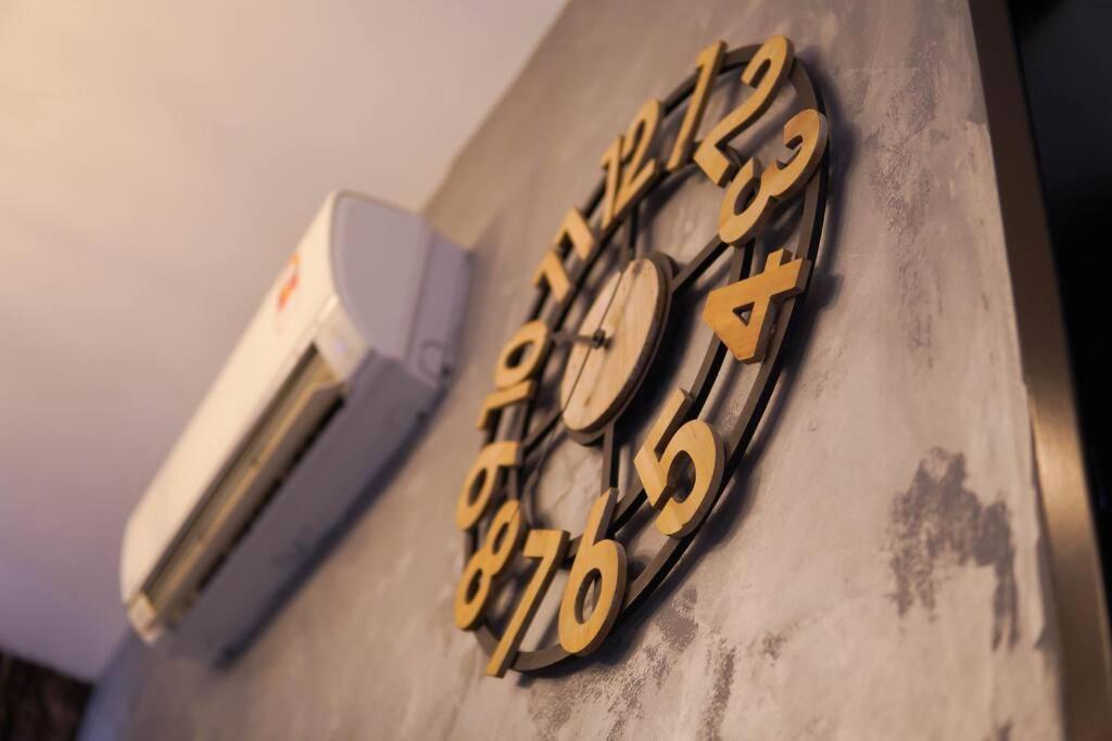 Centre,2br 2bt 7pax, 5min Ciq Apartment *