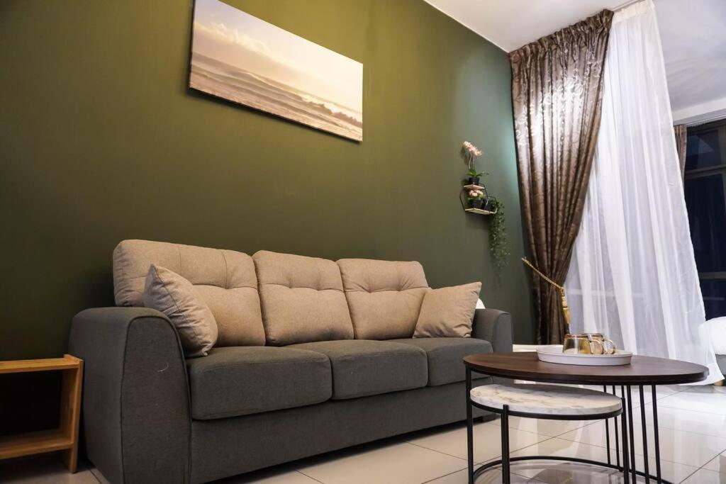 Centre,2br 2bt 7pax, 5min Ciq * Johor Bahru