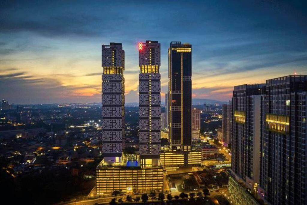 Centre,2br 2bt 7pax, 5min Ciq