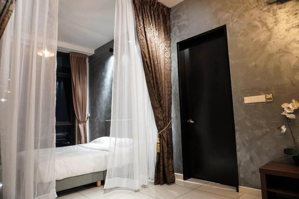 Centre,2br 2bt 7pax, 5min Ciq Apartment Johor Bahru
